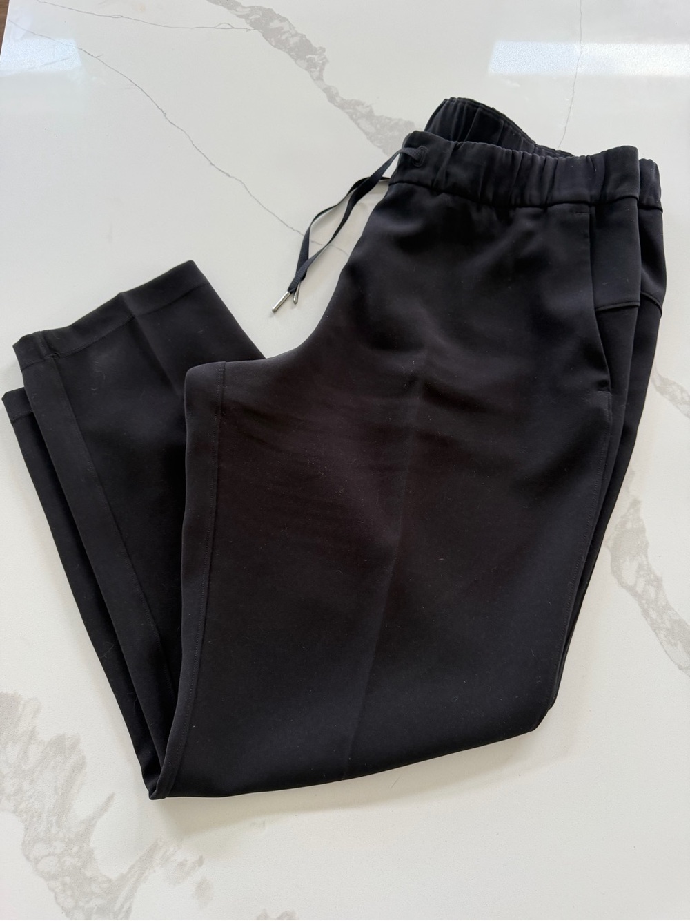 Lululemon On The Fly woven pants in black size 12